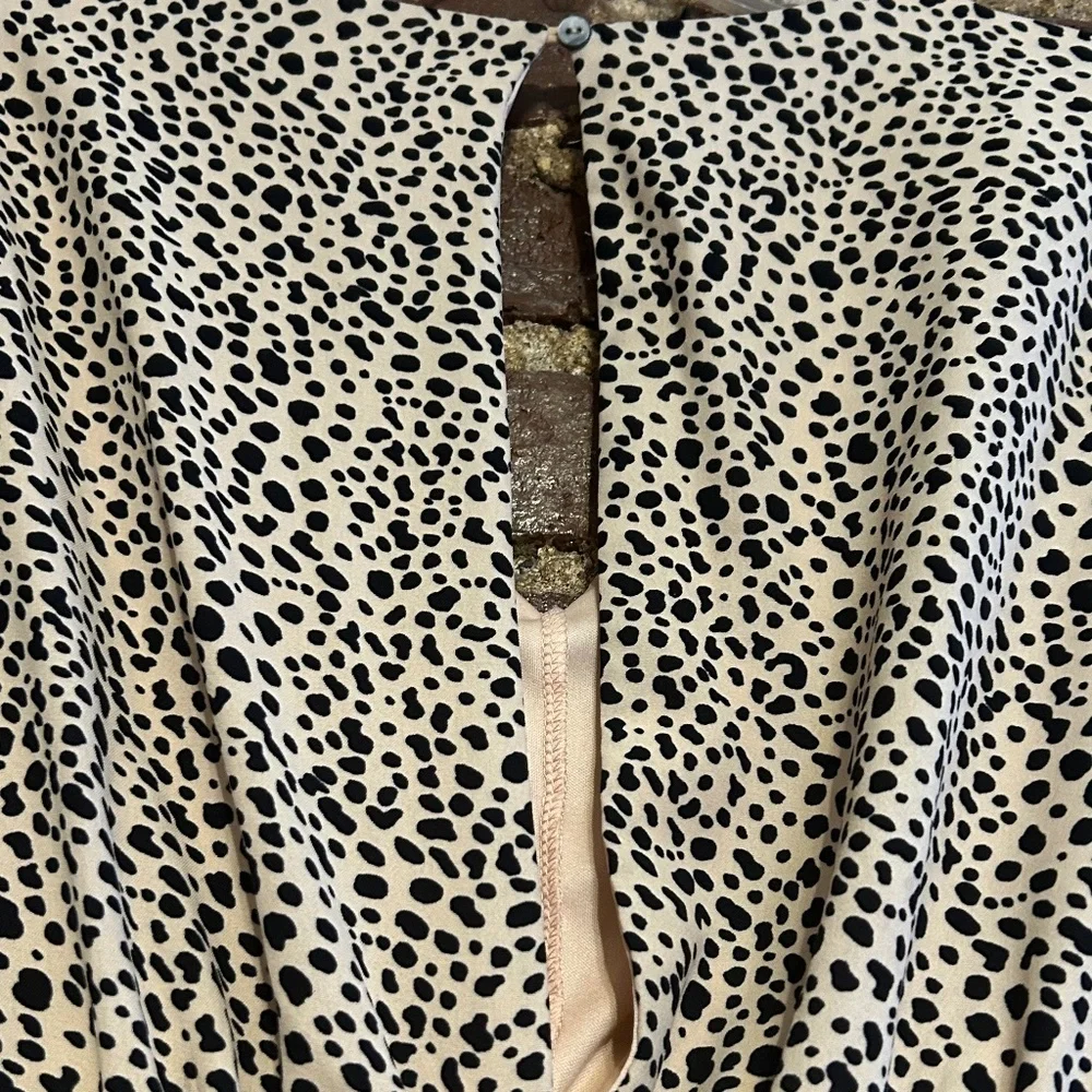 She + Sky Shorts Romper Animal Print V-Neck Peekaboo Back Slit Size S - Picture 8 of 10